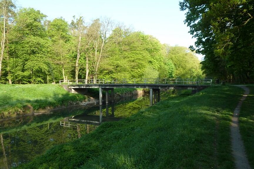 Brücke der Stutenseer Allee über den Pfinz-Entlastungskanal Foto der Brücke der Stutenseer Allee über den Pfinz-Entlastungskanal