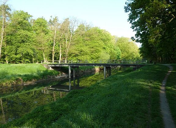 Foto der Brücke der Stutenseer Allee über den Pfinz-Entlastungskanal