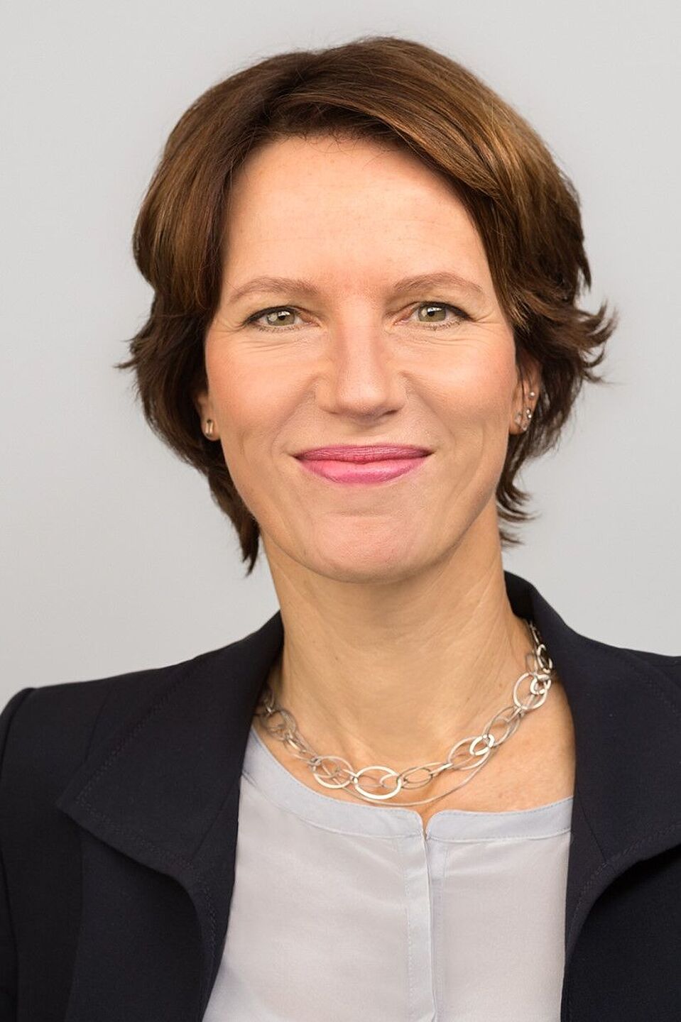 Dr. Sabine Cofalla Das Bid zeigt eine Frau.